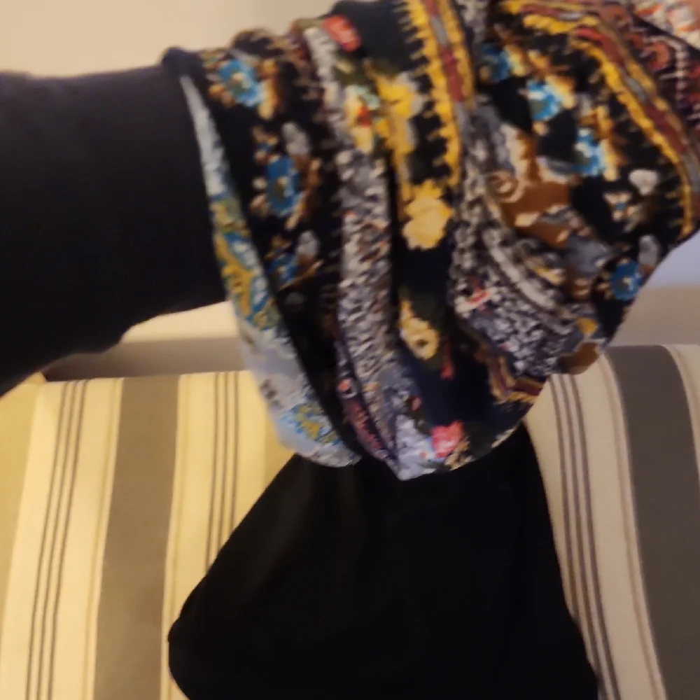 Head Wrap Floral Patterned - Picture 4 of 5